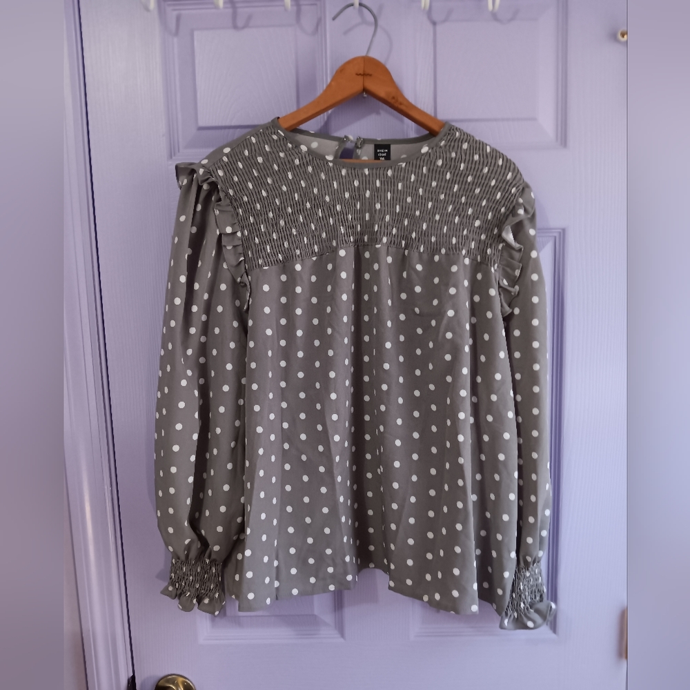 🔷️3-$15🔷️SHEIN Curve | Gray & White Polka Dot Blouse Plus Size 2XL